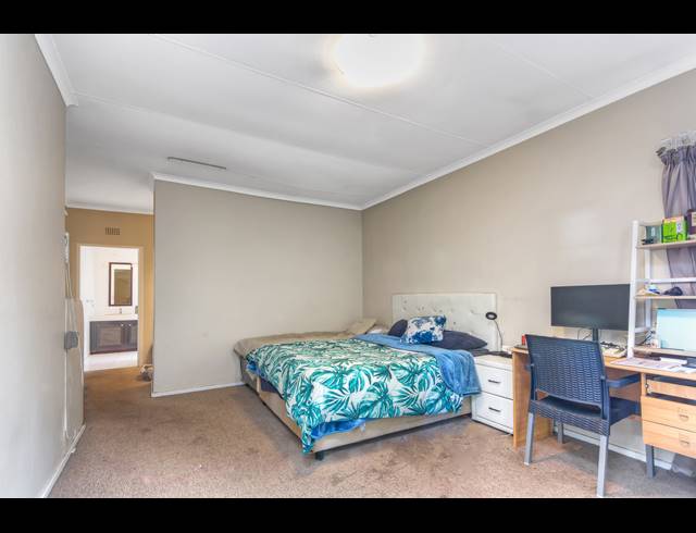 6 BEDROOM HOUSE FOR SALE IN WOODMEAD